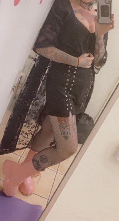 The Irish Aussie Goth Inked & nerdy MINX PHOENIX is BACK