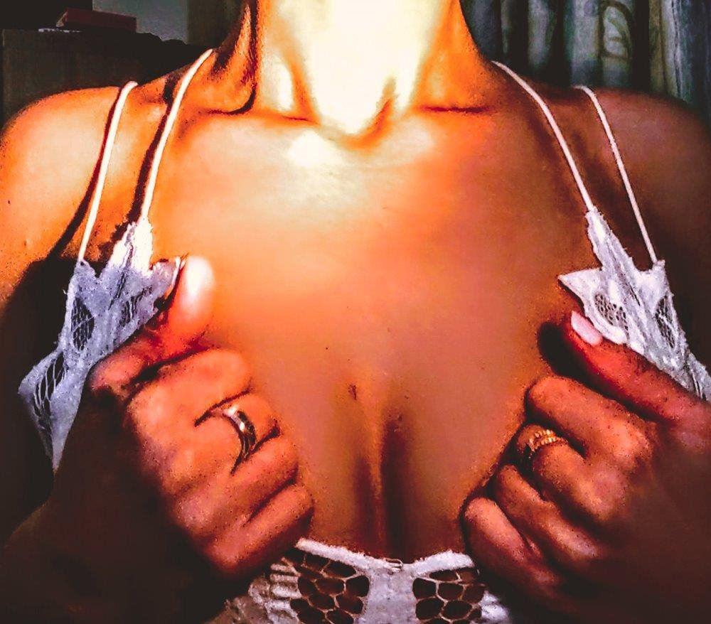 Petite blonde exhibitionist babe ready to party