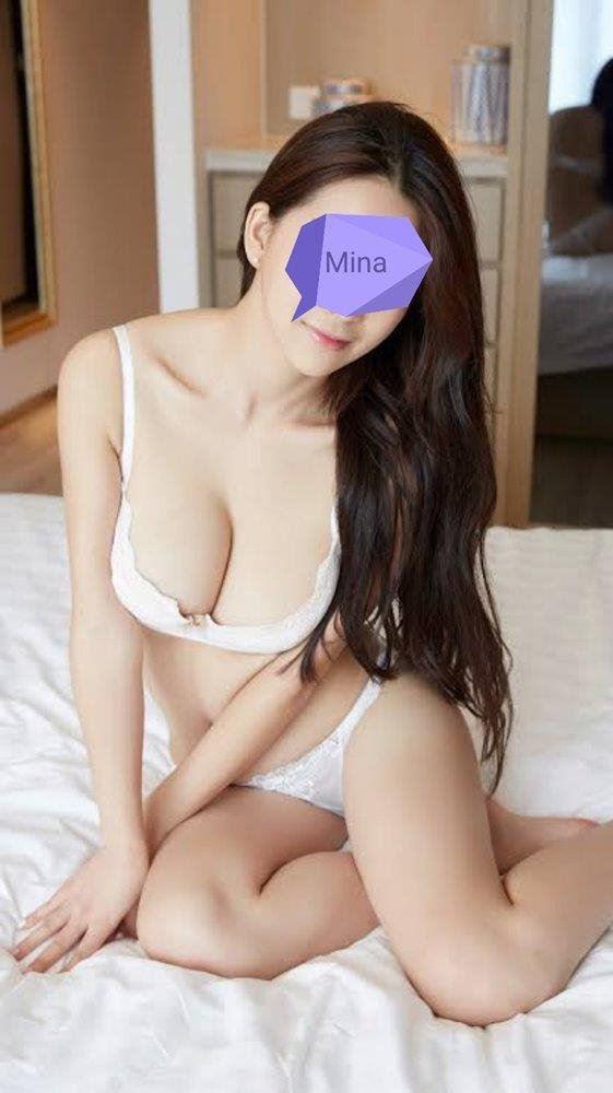 Asian hot babe with good service never rushes