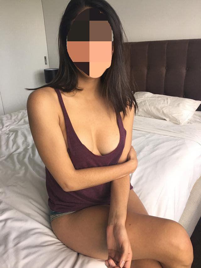 Young girl Mimi here,Tight & Wet holes!