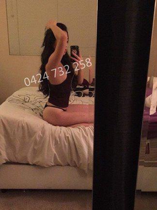 service UNI GIRL HORNY PUSSY Vivian💯 Private girl !!Surprises to keep your blood racing! Enjoy my sexy slim legs 💯