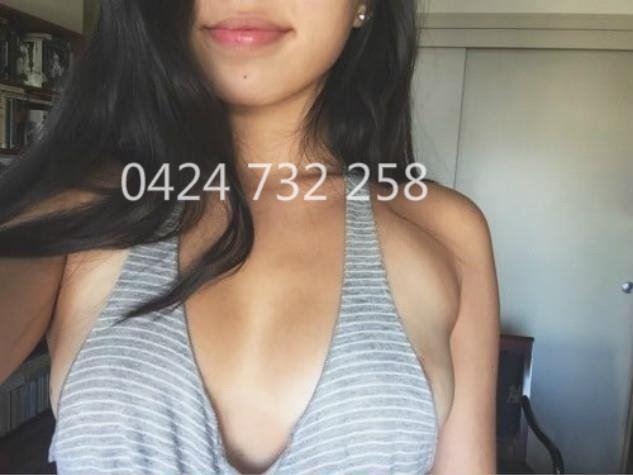 service UNI GIRL HORNY PUSSY Vivian💯 Private girl !!Surprises to keep your blood racing! Enjoy my sexy slim legs 💯