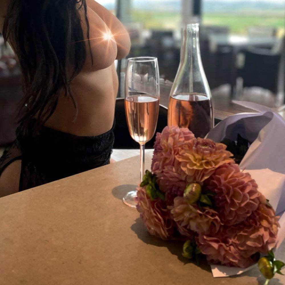 All natural, sexy and flirty girl