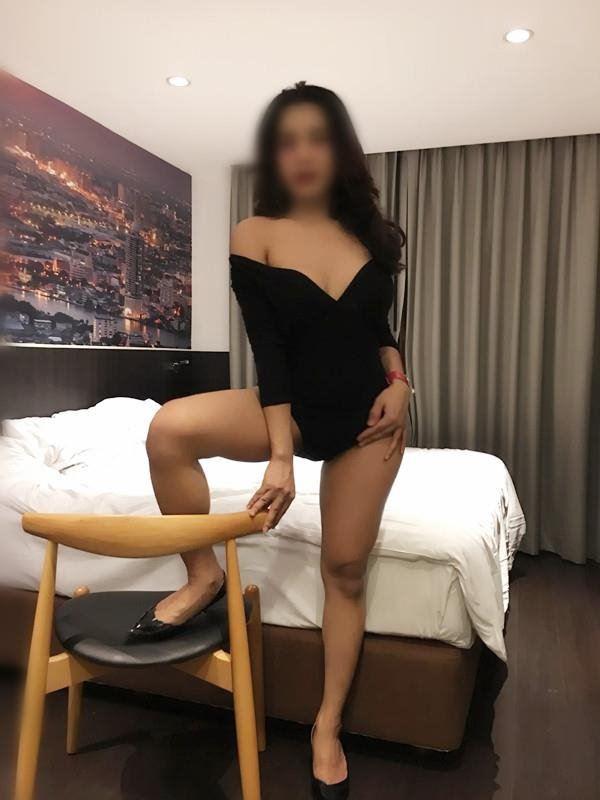 Super hot Japanese girl NEW IN TOWN