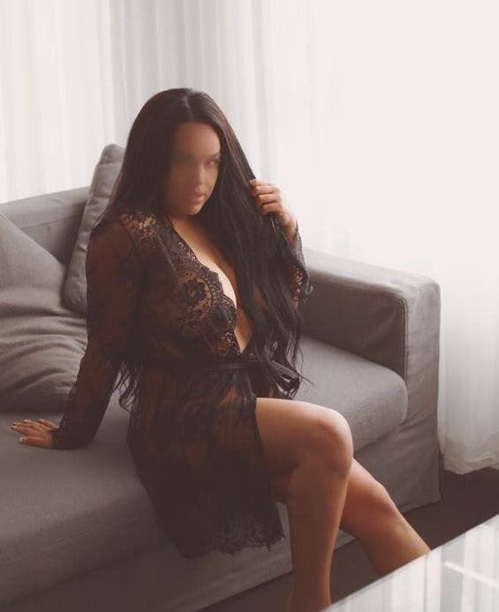 petite exotic bombshell