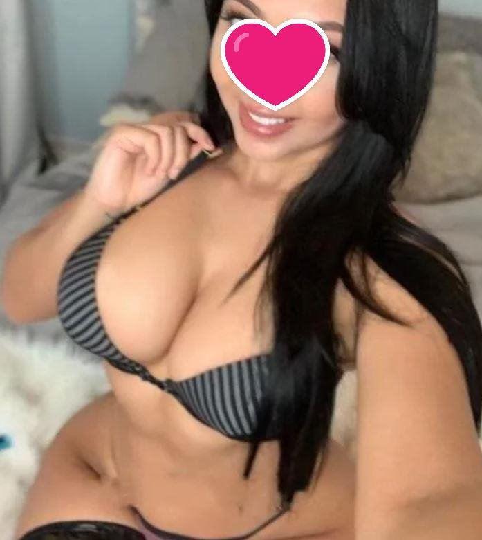 🌸🌸Beautiful & Amazing Curvy Body🌸🌸 perfect doll like features and a seductive breast.